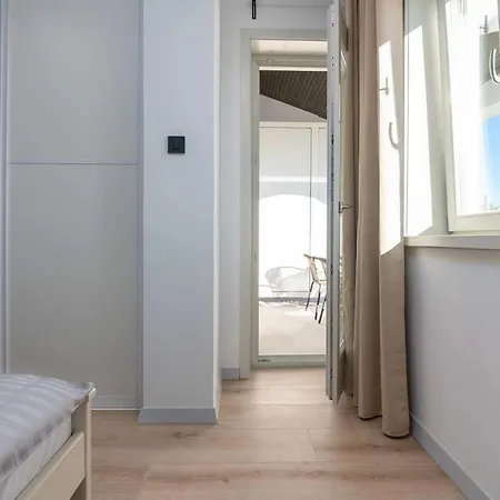 App Marina 4 * Πόρετς