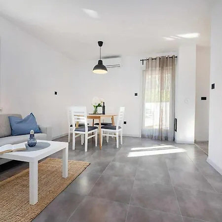 Apartman App Marina 4 *