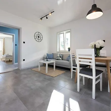 Apartman App Marina 4 *