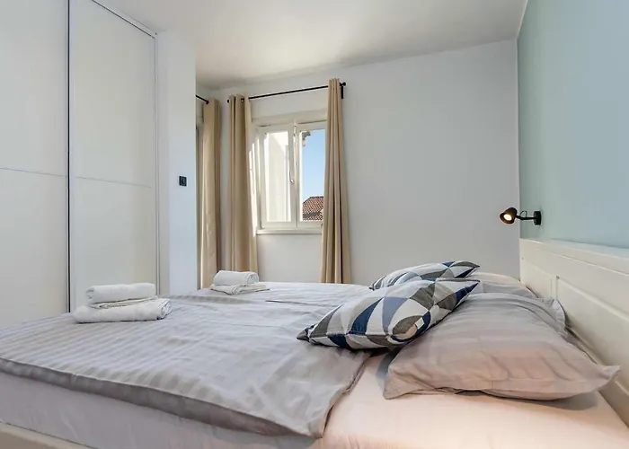 Apartman App Marina 4 *